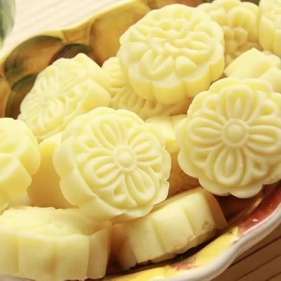 Chinese milk mooncakes, instant soft cakes, Mid-Autumn festival gift pack, sweet Dim Sum, substitute breakfast foods, milk candy, biscuits bread, delicious pastries, healthy leisure snacks (100g)